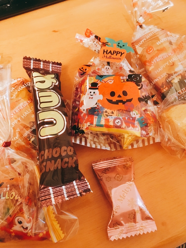 お菓子くれないとイタズラするゾ 甘いモノはベツばら