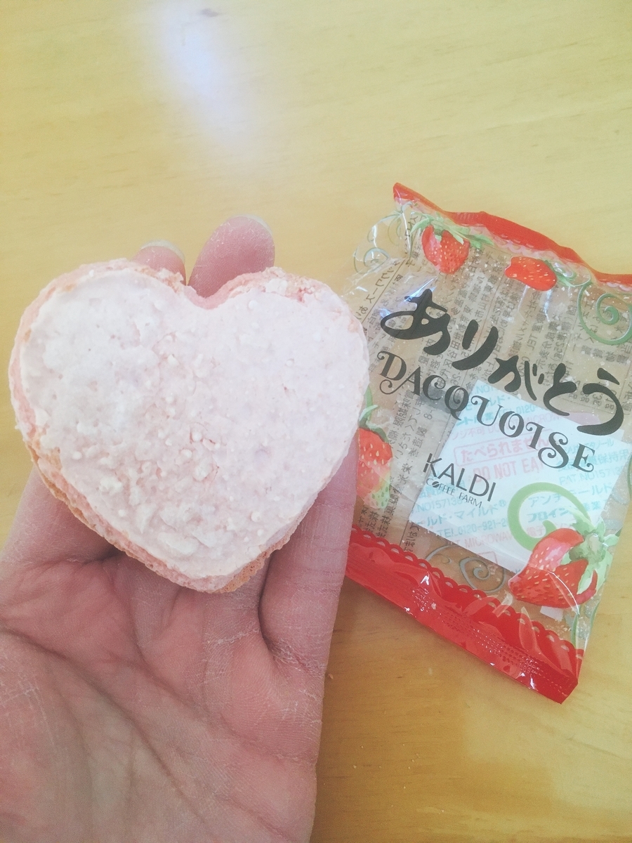 イチゴのダックワーズ カルディコーヒーファーム 甘いモノはベツばら