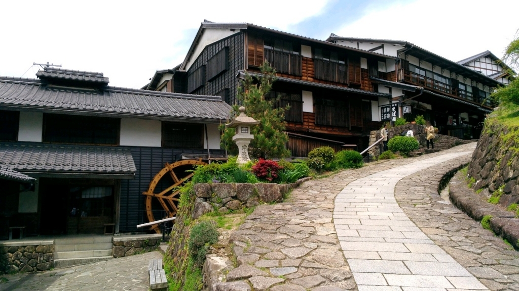f:id:leo-roy:20180512225543j:plain 馬籠宿の桝形