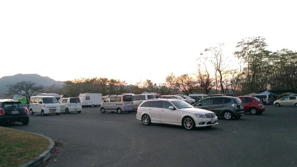 かんなの湯の電源付きサイトで車中泊