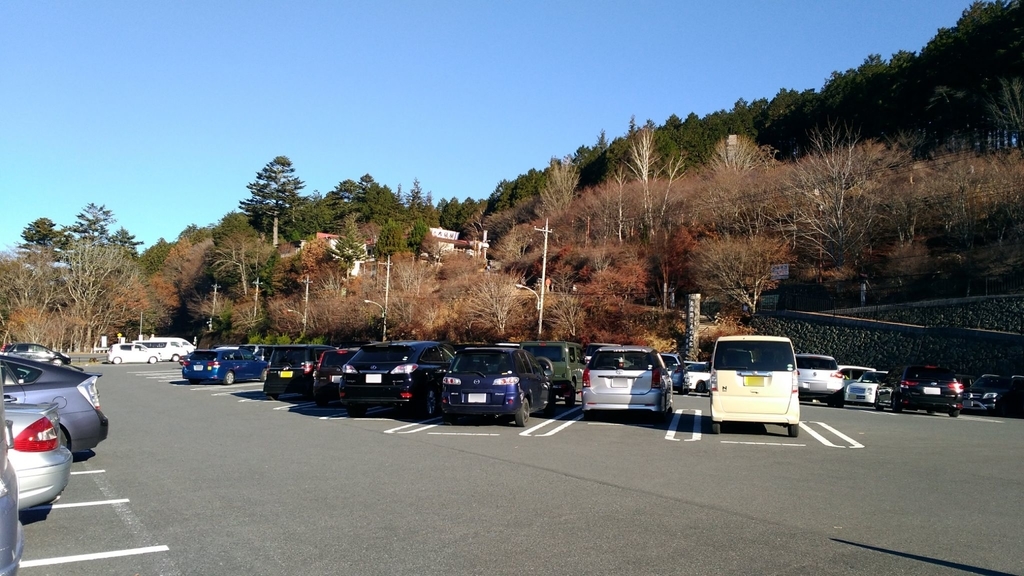 f:id:leo-roy:20181206024208j:plain 秩父市 三峯神社 駐車場