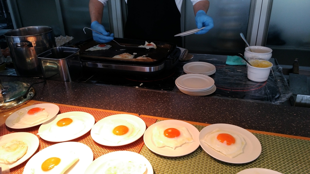 f:id:leo-roy:20190411010925j:plain ライブキッチン 目玉焼き