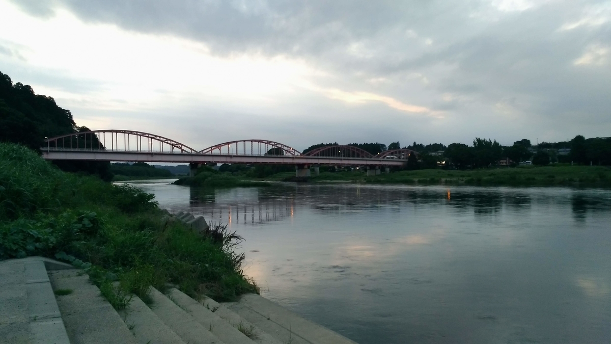 f:id:leo-roy:20190730012250j:plain 道の駅かつら 無料 キャンプ 車中泊 川 橋
