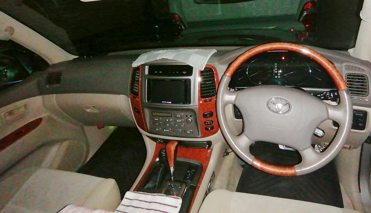 ランクル100 車内