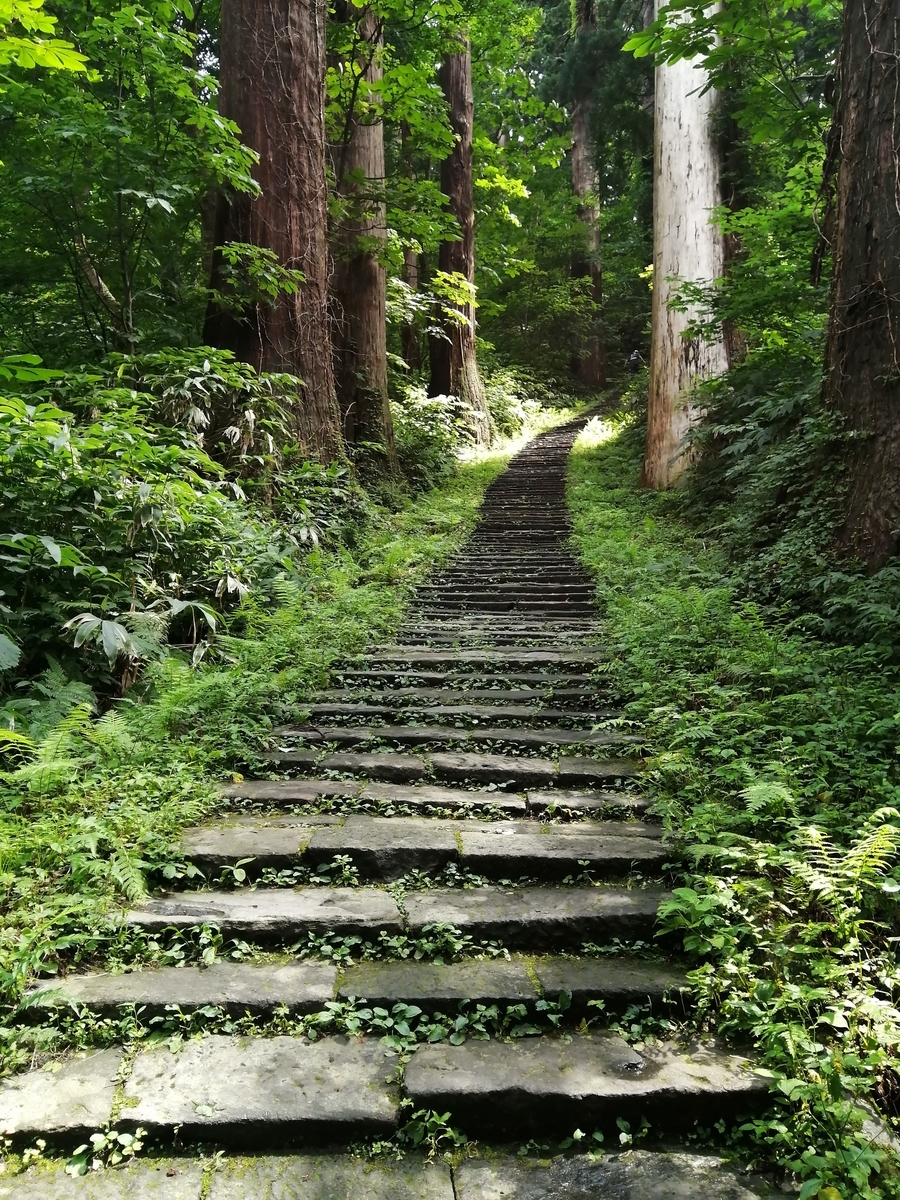 山形県鶴岡市 出羽三山神社　石段