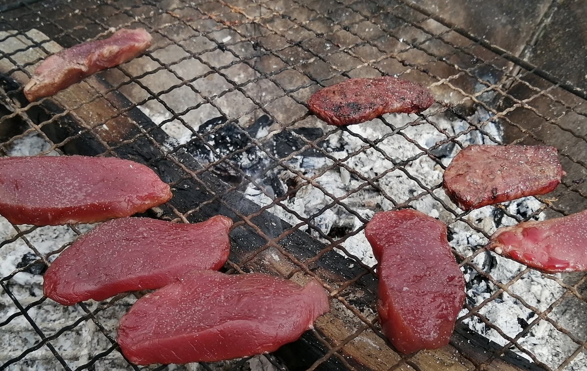 ふもとっぱら キャンプ キャンピングトレーラー  ジビエ 鹿肉の背ロース