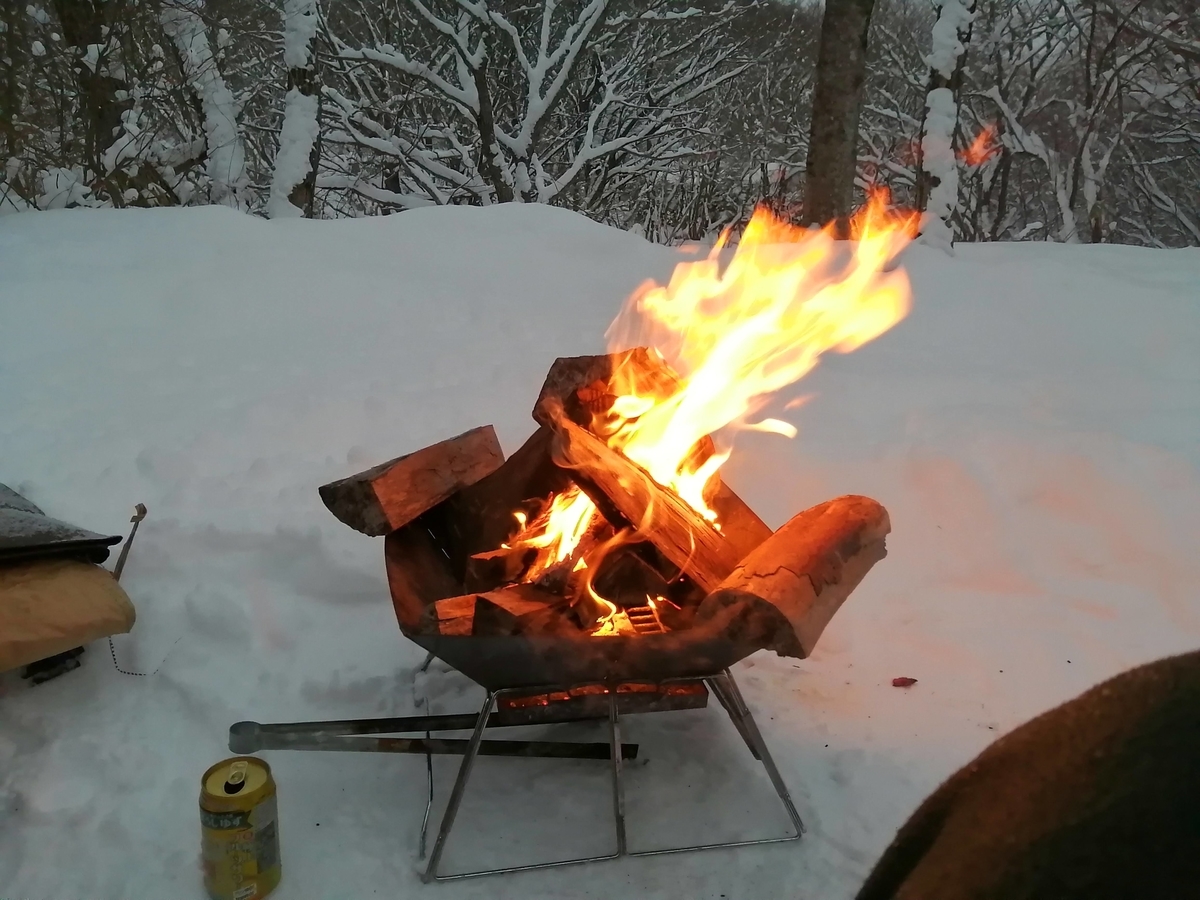 エンゼルフォレスト那須白河 キャンピングトレーラー 雪中キャンプ 焚き火