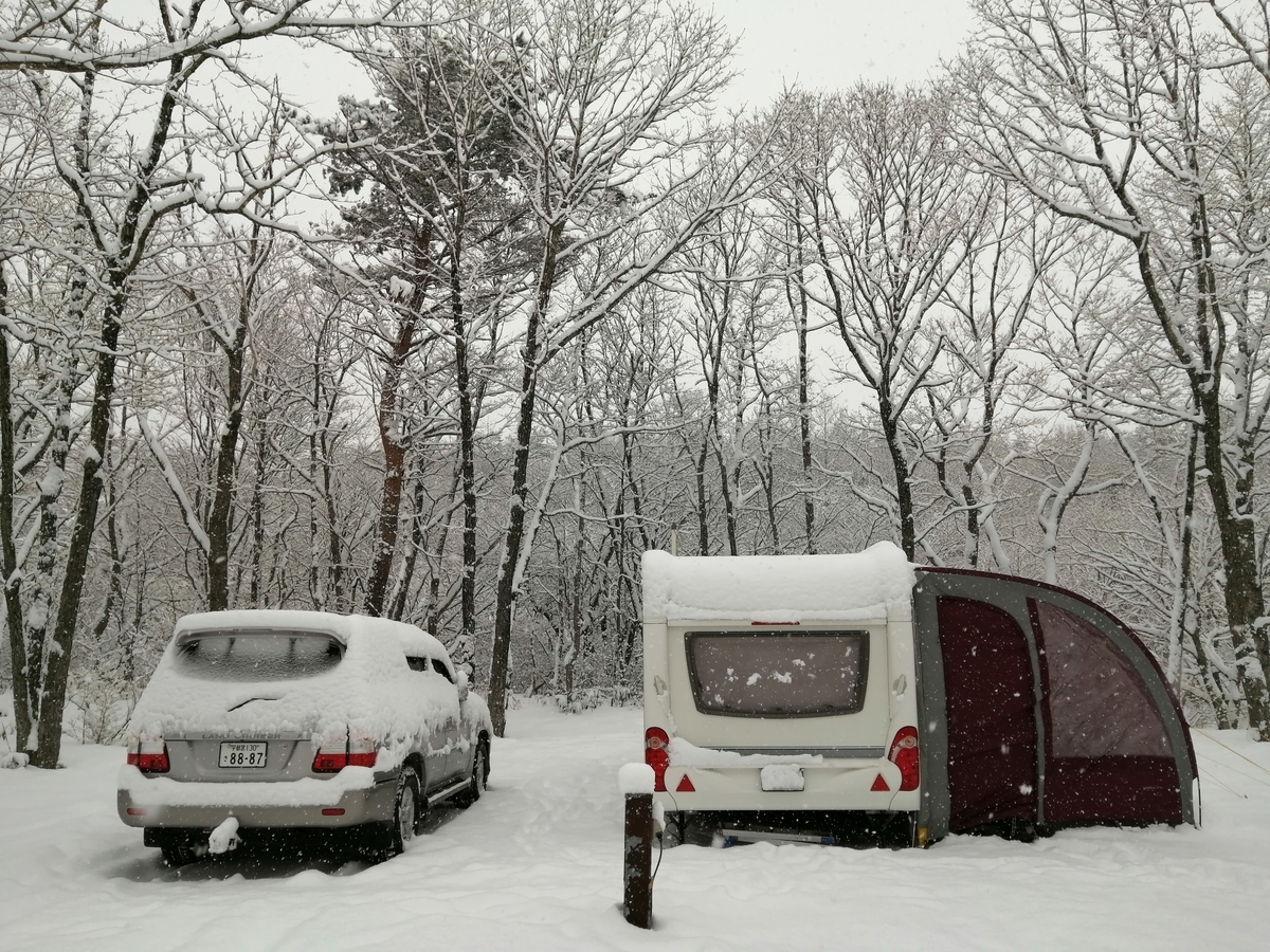 エンゼルフォレスト那須白河 キャンピングトレーラー 雪中キャンプ シーズー　キャンピングカーサイト
