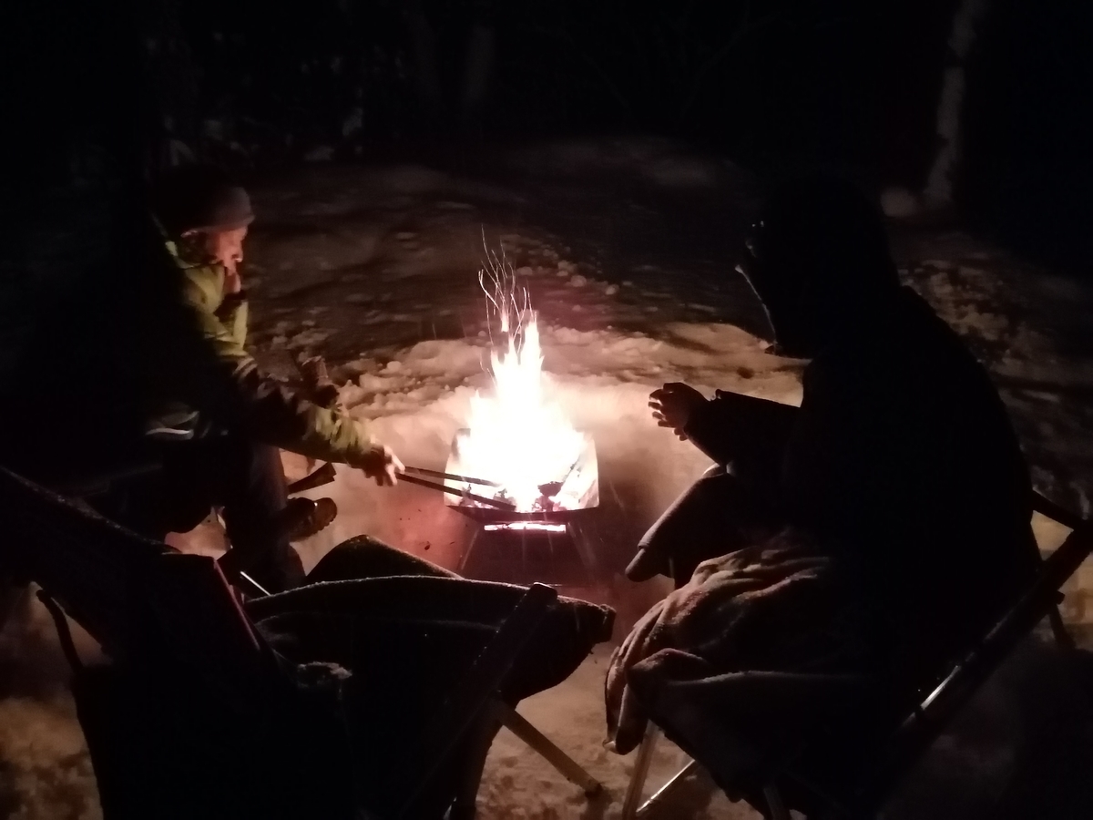 エンゼルフォレスト那須白河 キャンピングトレーラー 雪中キャンプ 焚き火