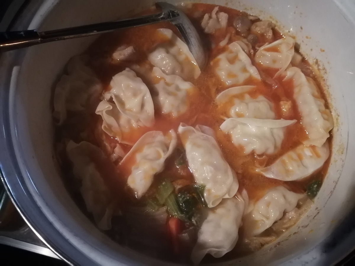 出会いの森総合公園オートキャンプ場 キャンピングトレーラー キャンプ 坦々餃子鍋