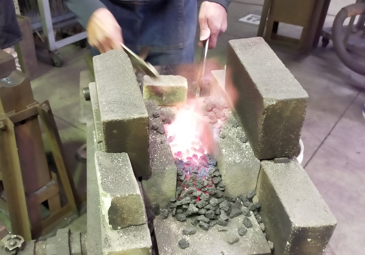 三条市 三条鍛冶道場 ものづくり体験 ペーパーナイフ 五寸釘 コークス