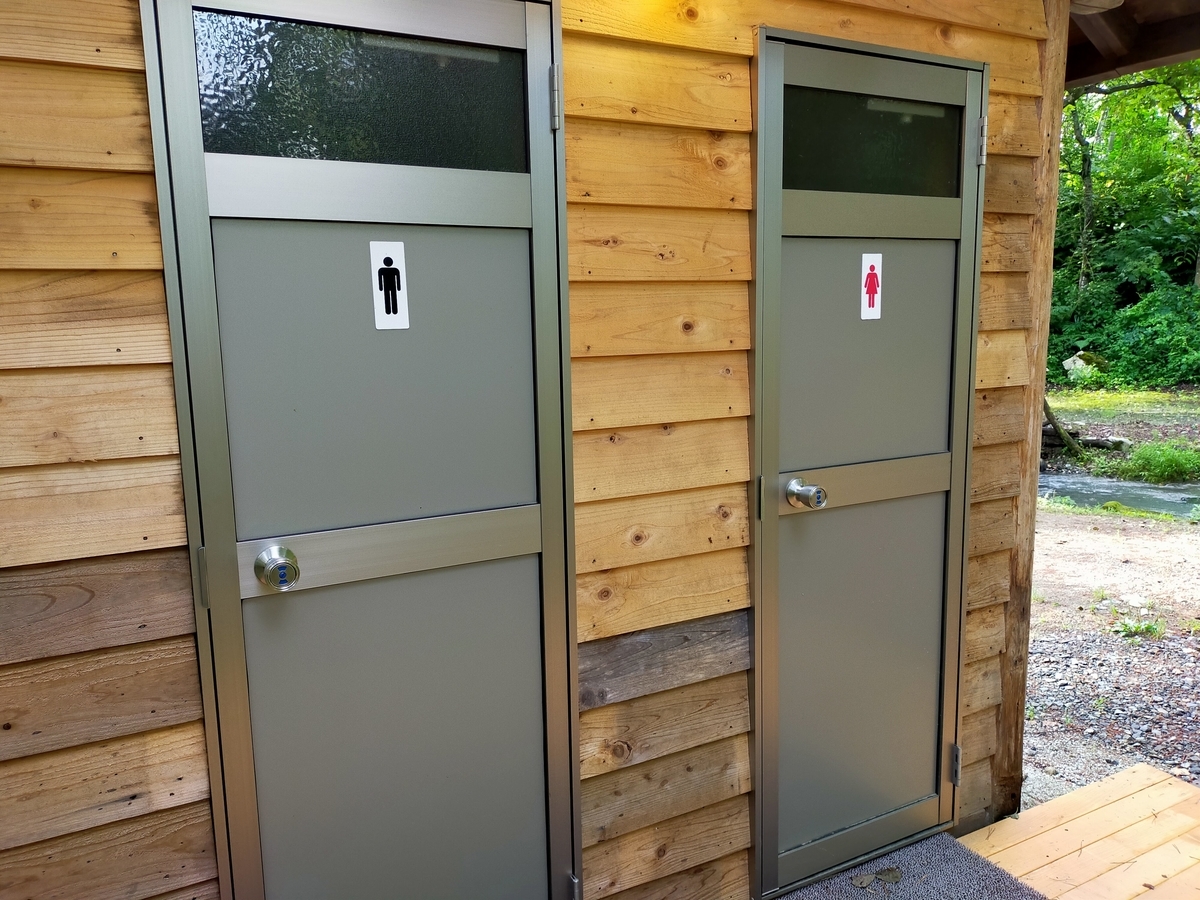 白馬塩の道温泉 倉下の湯 くるま旅クラブ くるま旅パーク キャンピングトレーラー 車中泊 旅犬 トイレ