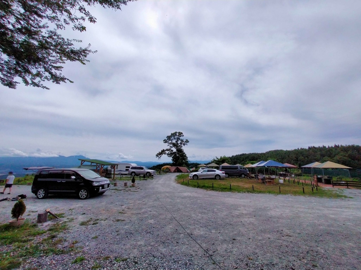 キャンピングトレーラー⁡ シーズー⁡ 長野県⁡ 小諸市⁡ ウィスラースカイベース小諸⁡ キャンプ⁡ キャンプ場⁡ キャンプ犬 場内 サイト