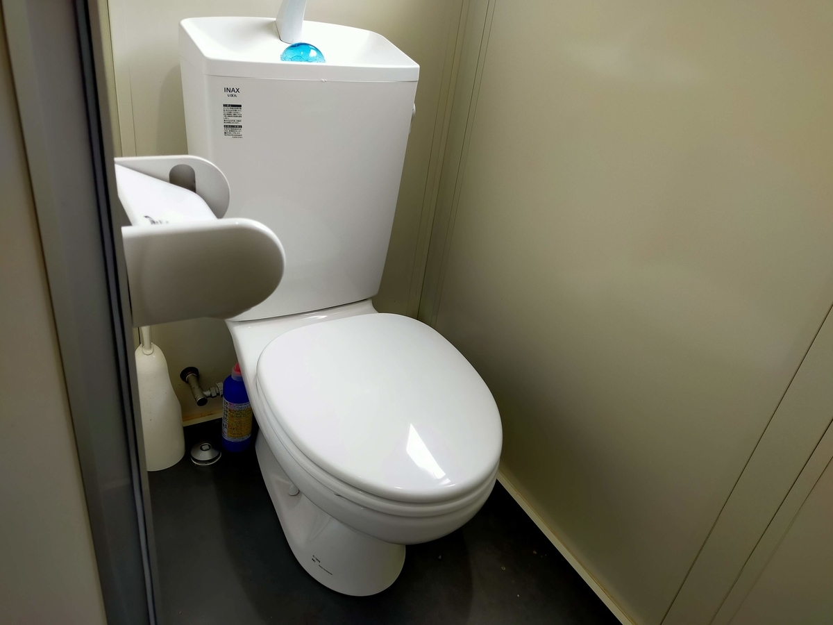 キャンピングトレーラー⁡ シーズー⁡ 長野県⁡ 小諸市⁡ ウィスラースカイベース小諸⁡ キャンプ⁡ キャンプ場⁡ キャンプ犬 トイレ