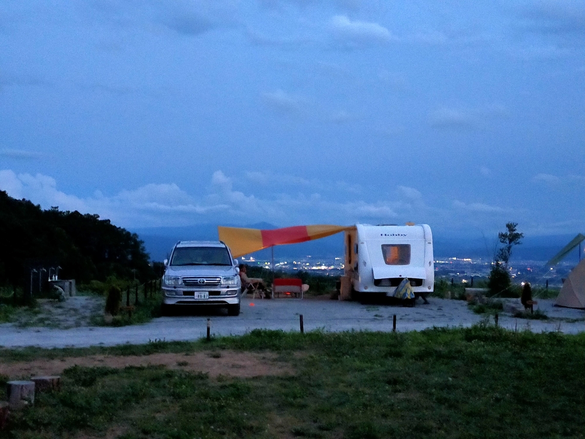 キャンピングトレーラー⁡ シーズー⁡ 長野県⁡ 小諸市⁡ ウィスラースカイベース小諸⁡ キャンプ⁡ キャンプ場⁡ キャンプ犬 夜景
