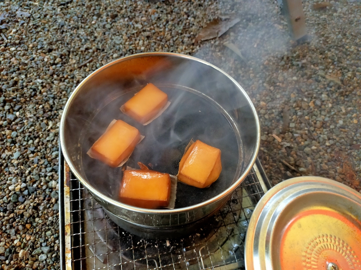 雨キャンプ ⁡⁡⁡キャンプ飯 ローストビーフ丼⁡ ミネストローネスープ⁡ アヒージョ ⁡⁡⁡⁡那須 ⁡キャンプラビット⁡ キャンピングトレーラー⁡ シーズー⁡ キャンプ犬⁡ 貸切露天風呂 燻製