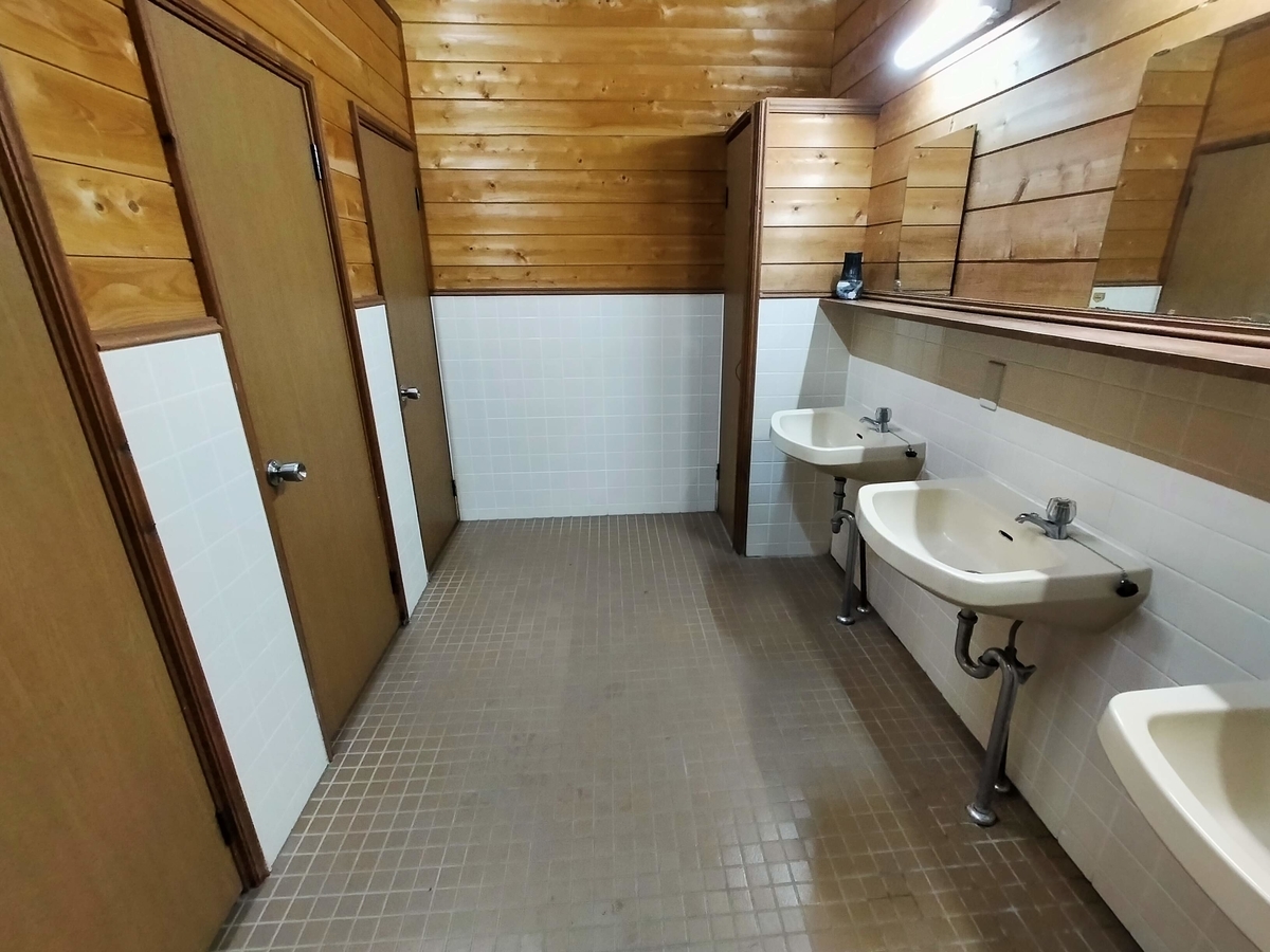 雨キャンプ ⁡⁡⁡キャンプ飯 ローストビーフ丼⁡ ミネストローネスープ⁡ アヒージョ ⁡⁡⁡⁡那須 ⁡キャンプラビット⁡ キャンピングトレーラー⁡ シーズー⁡ キャンプ犬⁡ 貸切露天風呂 トイレ