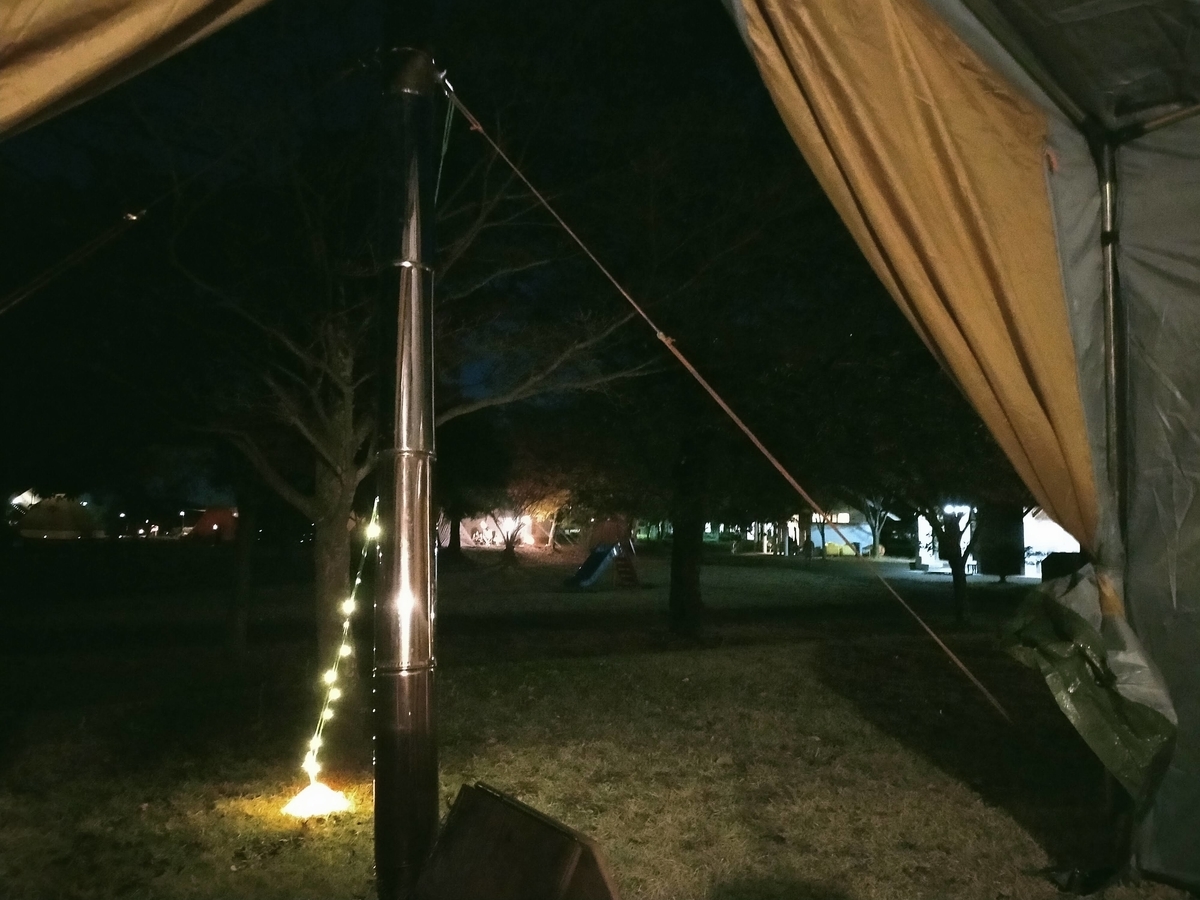 栃木県 鹿沼市 出会いの森総合公園オートキャンプ場 薪ストーブ キャンピングトレーラー シーズー キャンプ犬
