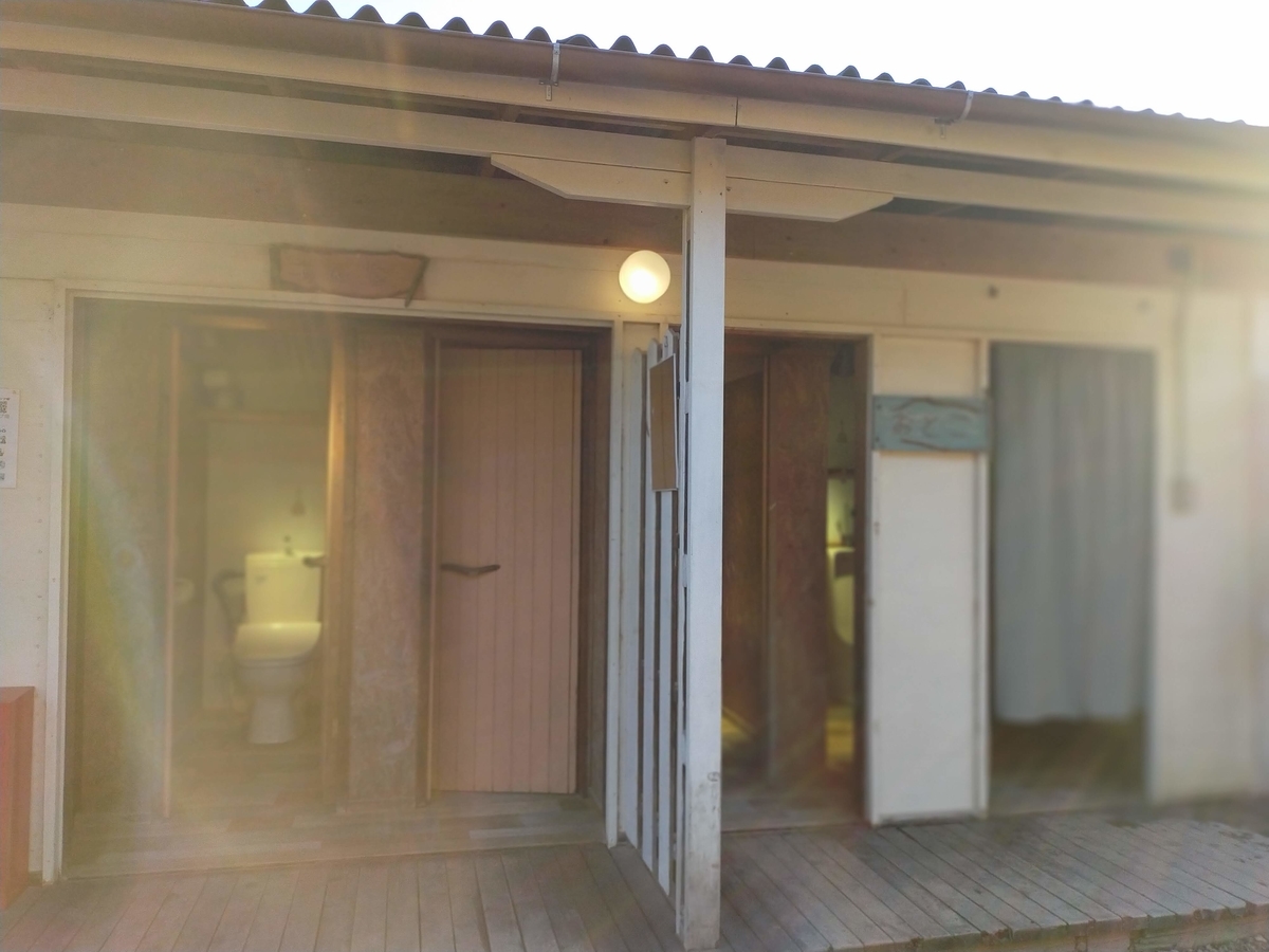 山梨市 ほったらかしキャンプ場 キャンプ シーズー トイレ 区画サイト