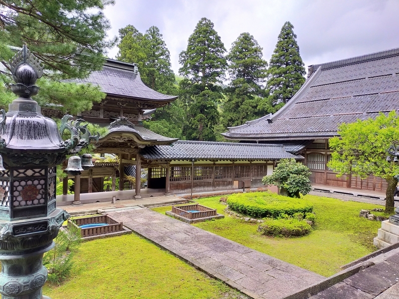 福井県 永平寺町 永平寺 修行 ペットは全身隠れるように 