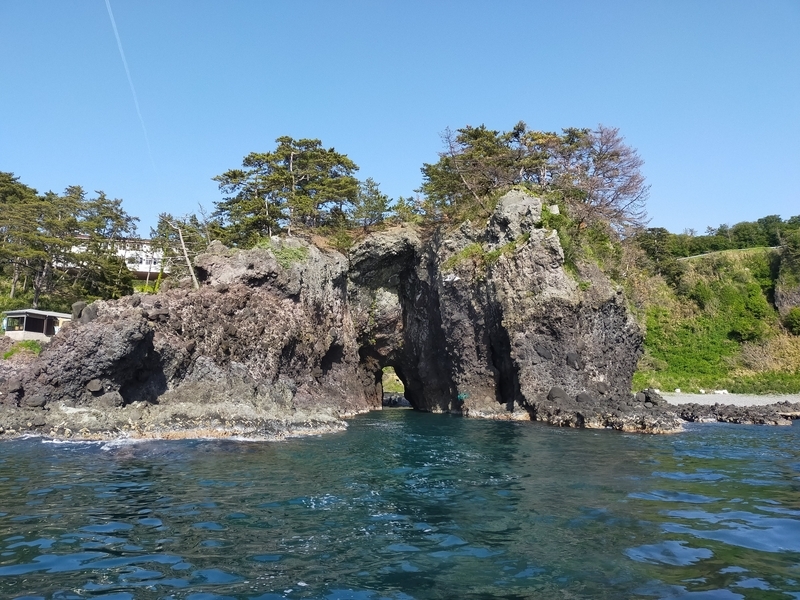 石川県 羽咋郡志賀町 巌門 能登金剛遊覧船  ペット可 シーズー 