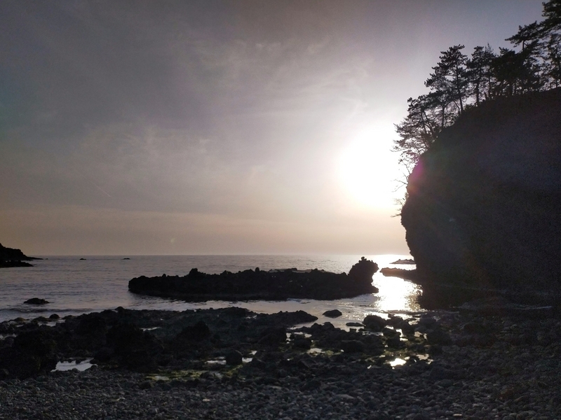 石川県 羽咋郡志賀町 巌門 夕日  ペット可 シーズー 