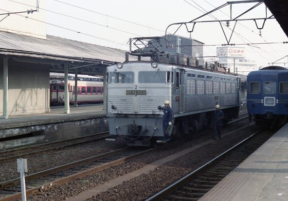ef81 300番台は関門トンネルのために作られた車両。 - 本棚の住人の