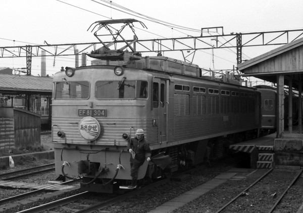 ef81 300番台が一番輝いた時もあったがそれはいつか？ - 本棚の