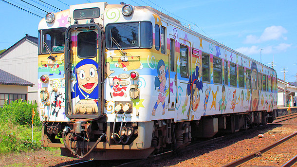 キハ40 2137 ハットリくんラッピング塗装仕様 M車 白色室内灯組み込み込 TOMIX キハ40 2135 氷見線・城端線 ハットリくんラッピング仕様