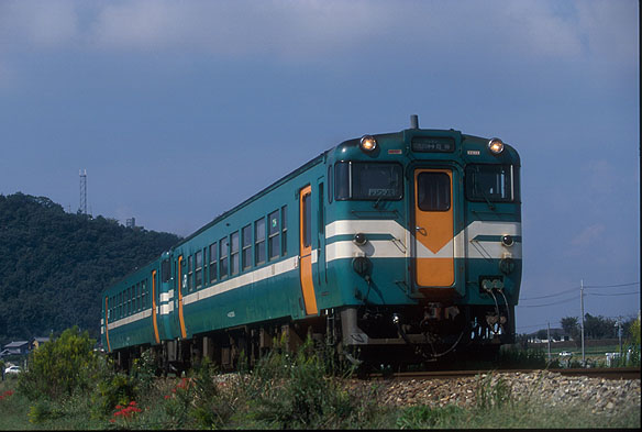 JR西日本のキハ40が様々な地域色の車両が消えたその理由とは