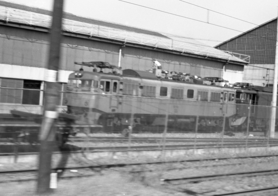 試作に終わってしまったed92型交直流電気電気機関車とは？ - 本棚の