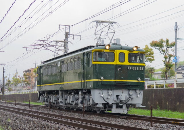 注目度高まる電気機関車：ef65 1000番台と2000番台の現状と今後の動向