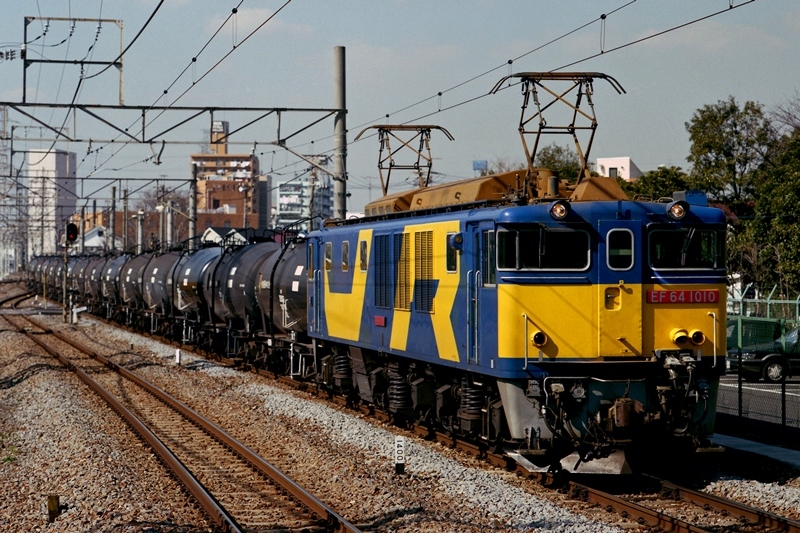ef64 1010号機の変貌：JR貨物の試験塗装から更新色へ。 - 本棚の住人の