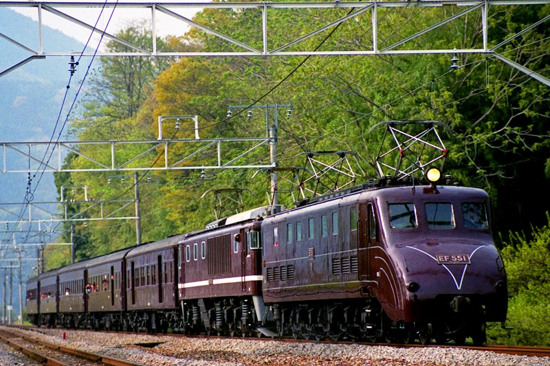 EF64 1000 重連 2両 JR貨】EF64 1000原色重連が2071レに充当 | 鉄道ホビダス