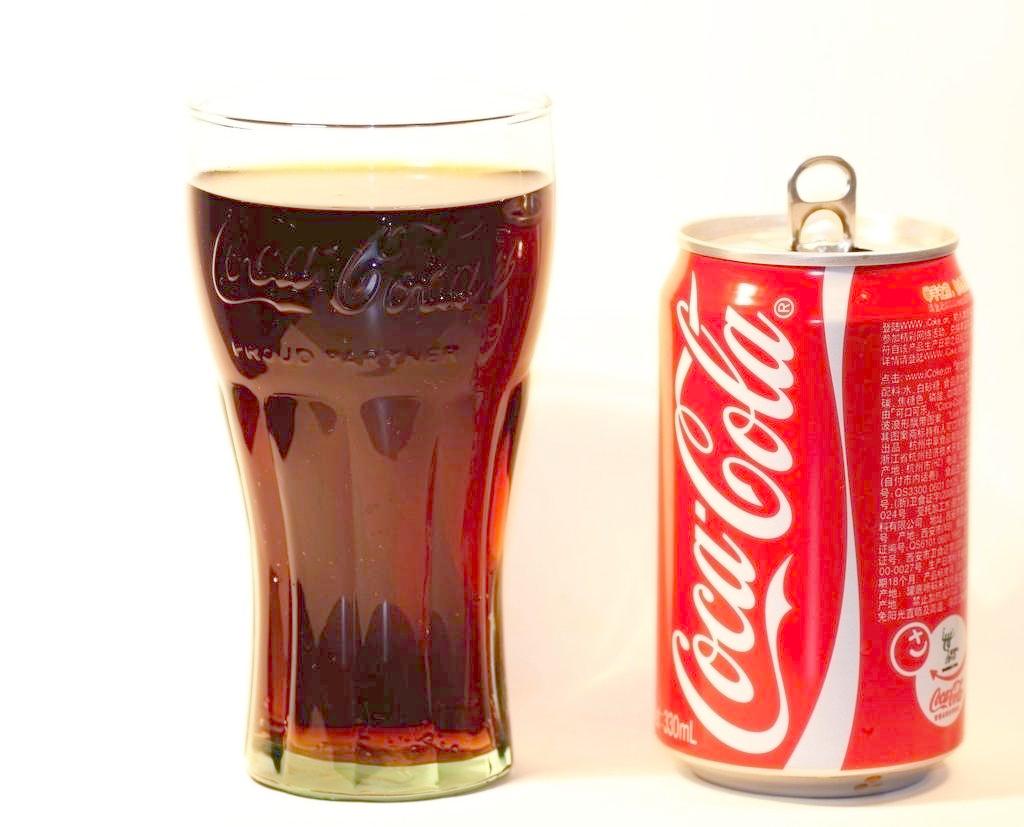コーラなどの清涼飲料水は、逆流性食道炎を作り出すので要注意!