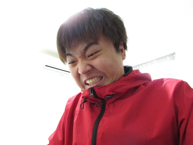 己の欲に耐える男性