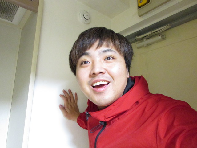 帰宅する男性