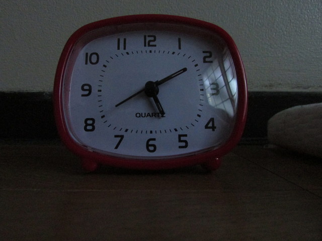 5時5分をさす時計