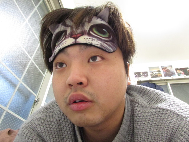 目が覚めた男性