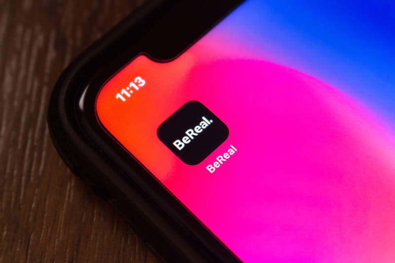 インスタと真逆!?映えないSNS「BeReal」とは