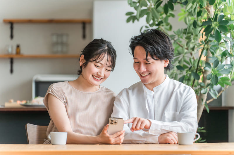 スマホを買い替えるなら同時に通信事業者を見直してみては？