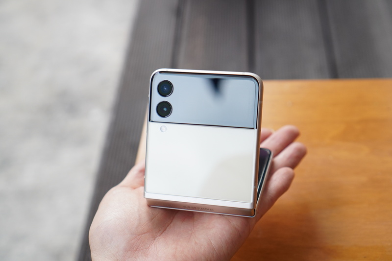 折りたたみスマホはどういう人におすすめ？