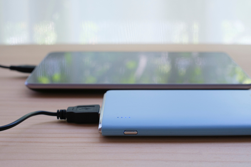 旅行・出張の日数別に解説！おすすめのモバイルバッテリー容量