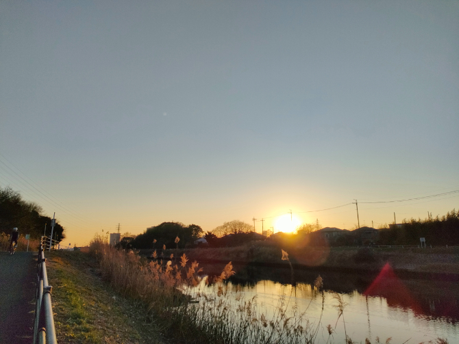 花見川沿いに整備されたサイクリングロードからの眺め