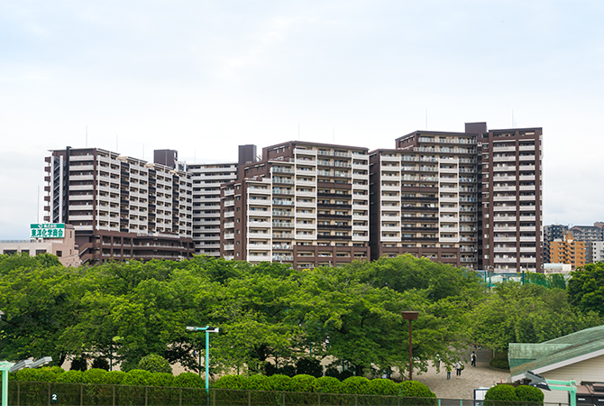 都立亀戸中央公園と亀戸レジデンス
