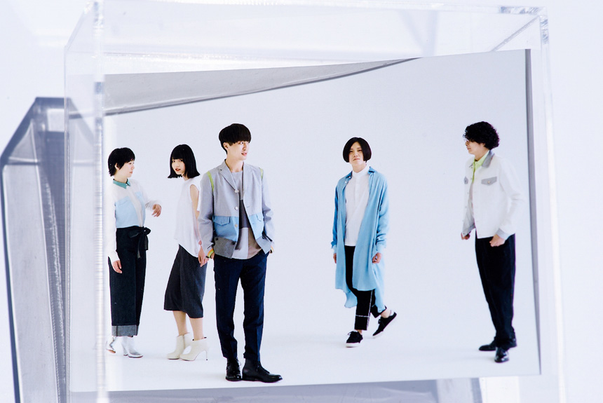 ロックバンド・LILI LIMITのアー写
