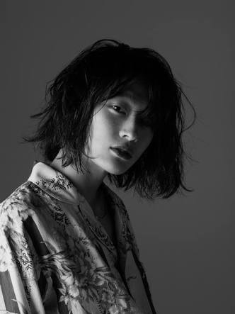 コムアイのアーティスト写真