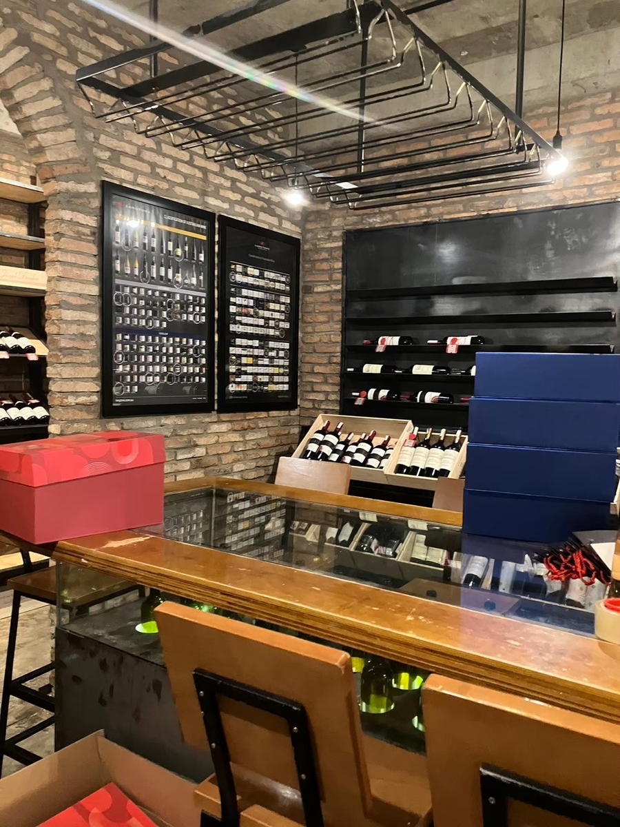 Warehouseのバーカウンター