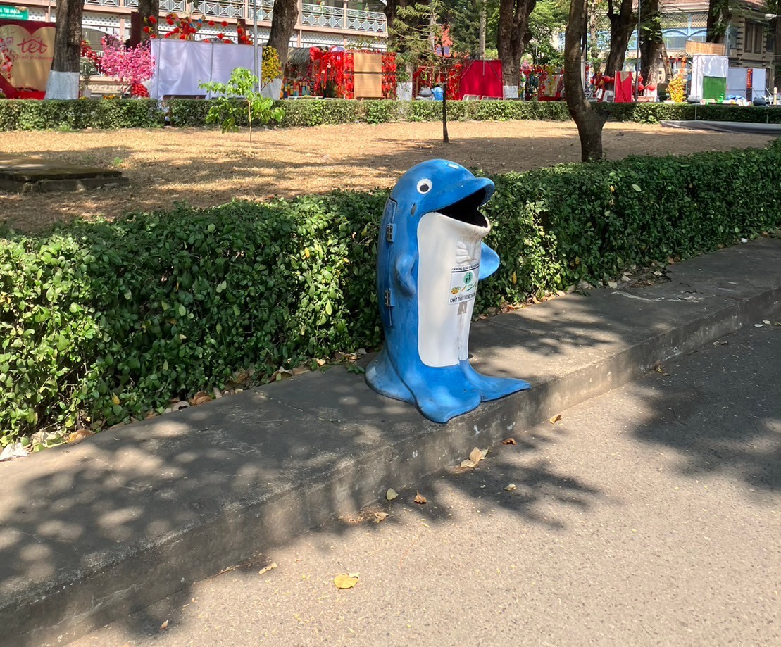 イルカのゴミ箱