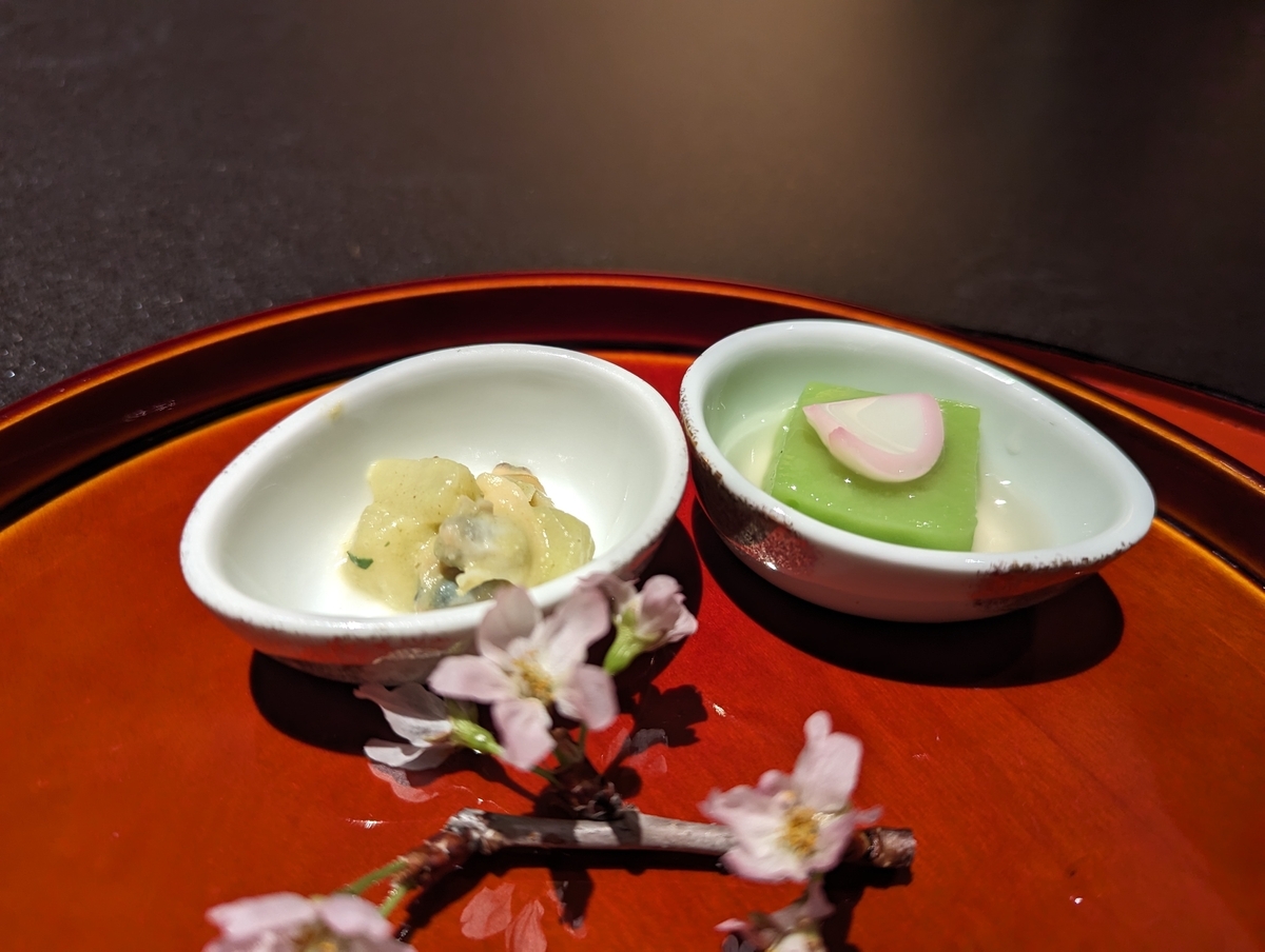 ここにも桜の花びら仕立て……！